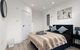 Star London Vivian Avenue 3-Bed Oasis With Garden